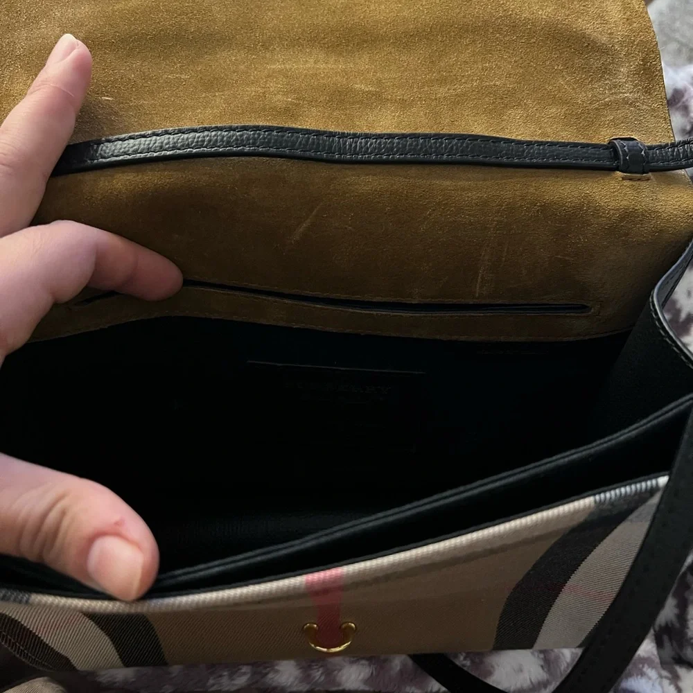 Brand new Burberry bag - Picture 4 of 9